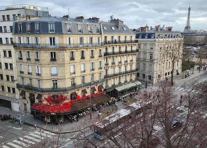 Place De L'etoile, Wagram With Ac
